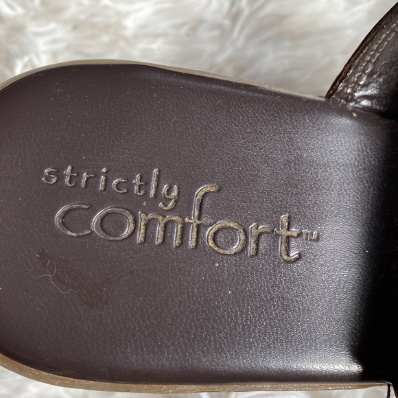 Womens Brown strap wedge sandals, size 9M - Picture 8 of 9